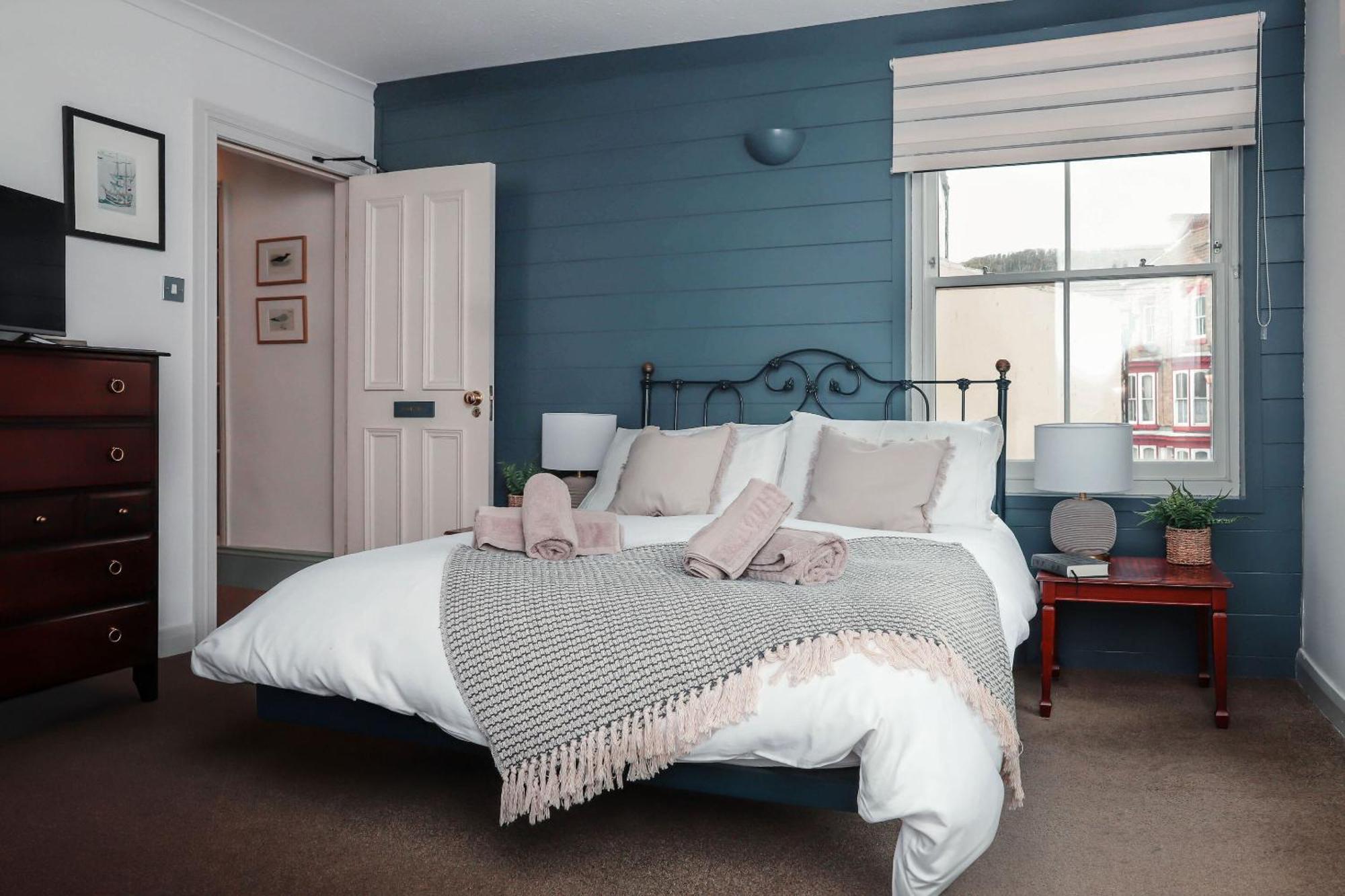 Endeavour, Staithes Bed & Breakfast Room photo